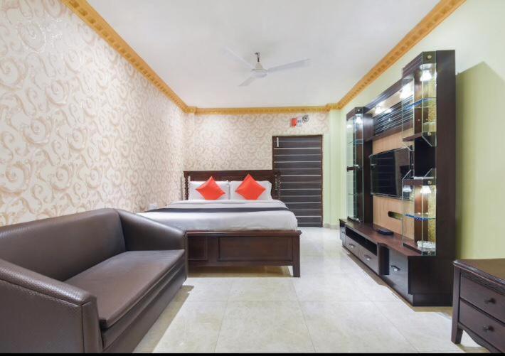 Calcutta Queen Kolkata Exterior photo